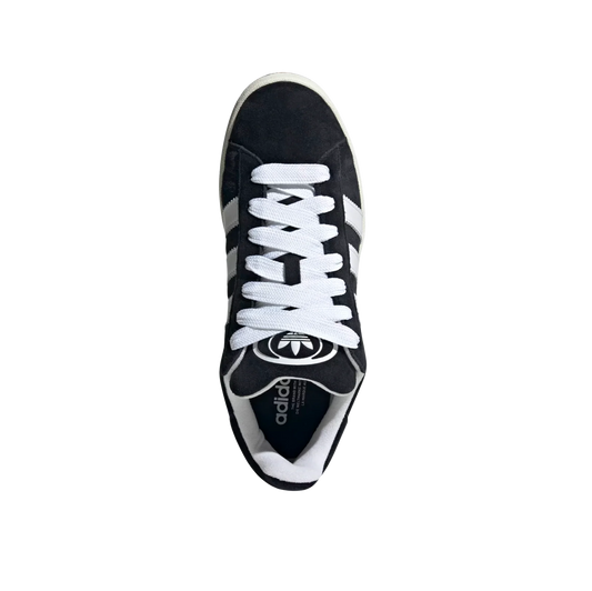 Adidas Campus Core Black – Draufsicht der Retro-Sneaker aus schwarzem Leder mit weißen Schnürsenkeln und Frottee-Futter