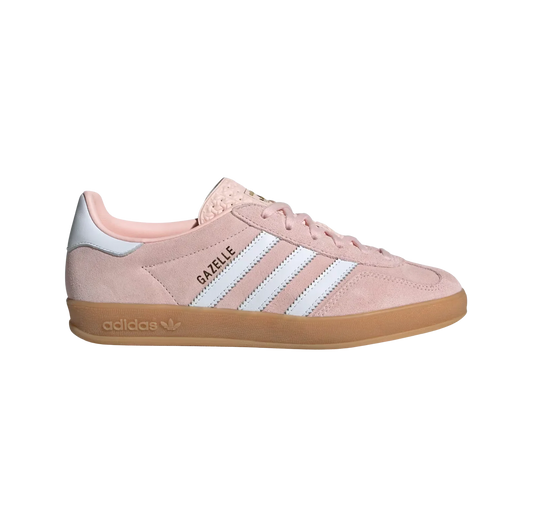 Adidas Gazelle Indoor Sandy Pink – Seitenansicht der Damen-Retro-Sneaker aus Wildleder in Rosé mit Naturgummisohle und weißen Streifen