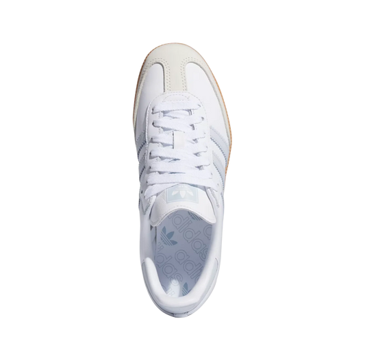 Adidas Samba OG Cloud White – Draufsicht der Retro-Unisex-Sneaker aus Leder mit Gummisohle und hellblauen Details