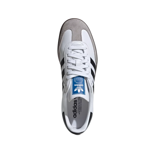 Adidas Samba OG Cloud White – Draufsicht der Retro-Unisex-Sneaker aus Leder & Wildleder in Weiß mit Naturgummi-Sohle und schwarzen Streifen