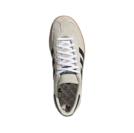 Adidas Spezial Alumina – Draufsicht der Retro-Unisex-Sneaker aus Wildleder mit Gummisohle und schwarzen Streifen