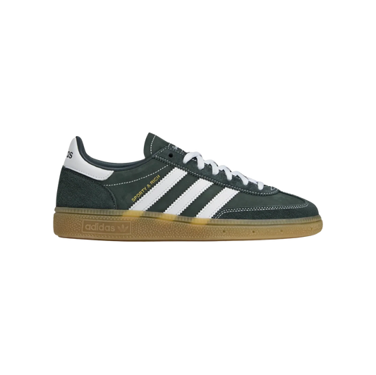 Adidas Sporty and Rich – Seitenansicht der Retro-Unisex-Sneaker aus dunkelgrünem Leder mit Gummisohle und weißen Cloud-Streifen
