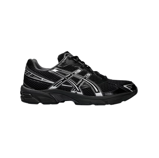 ASICS GEL 1130 Black & Pure Silver – Seitenansicht der Retro-Tech Sneaker mit schwarzem Mesh, synthetischen Overlays und Gummisohle