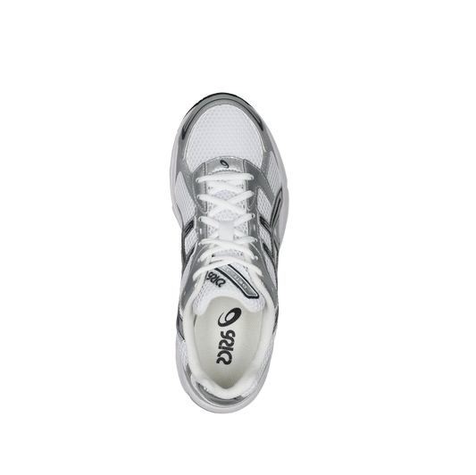 ASICS GEL 1130 White Pure Silver – Draufsicht mit weißem, atmungsaktivem Mesh, weißen Schnürsenkeln und sichtbarem ASICS-Logo auf der Zunge