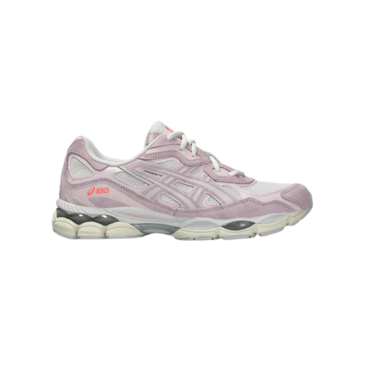ASICS GEL NYC Cream Rose Water – Seitenansicht des Retro-Tech-Sneakers aus Leder mit GEL™-Dämpfung und Gummiaußensohle