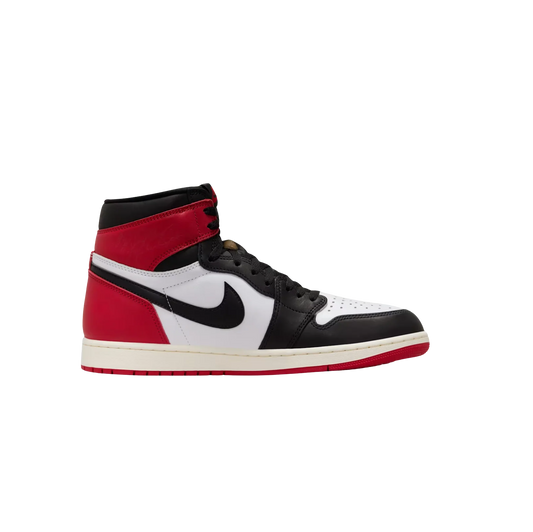Jordan 1 High OG Black Toe Reimagined – Seitenansicht Retro-Sneaker aus Leder in Weiß, Schwarz & Rot mit Gummisohle und schwarzem Swoosh