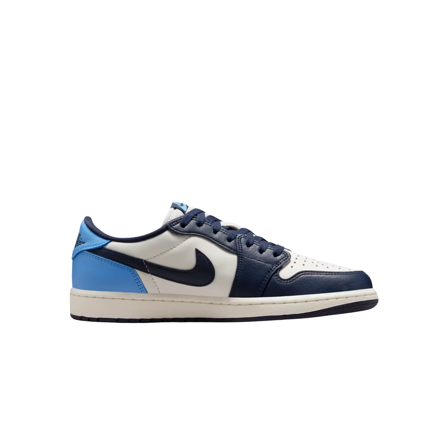 Jordan 1 Low OG Obsidian – Seitenansicht des Retro-Sneakers aus blauem Premium-Leder mit Nike Swoosh, cremefarbener Sohle und Low-Cut-Silhouette