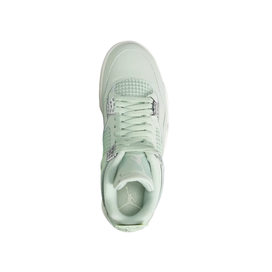 Air Jordan 4 Retro Seafoam – Draufsicht mit klassischer Schnürung, Mesh-Details und gepolstertem Textilfutter