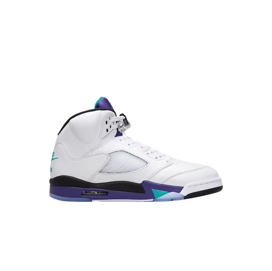 Jordan 5 OG Grape – Seitenansicht Retro-Sneaker aus weißem Leder mit Grape Ice Details und Nike Air Dämpfung