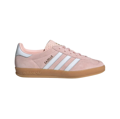 Adidas Gazelle Indoor Sandy Pink – Seitenansicht der Damen-Retro-Sneaker aus Wildleder in Rosé mit Naturgummisohle und weißen Streifen
