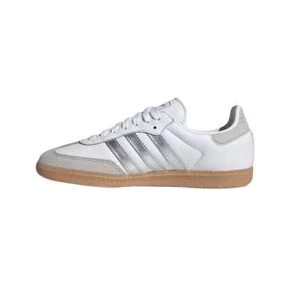 Adidas Samba OG White Silver – gegenüberliegende Seitenansicht der Retro-Damen-Sneaker aus Leder & Wildleder in Weiß mit Gummisohle und silbernen Details