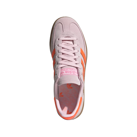 Adidas Spezial Clear Pink – Draufsicht der Retro-Unisex-Sneaker aus Wildleder mit Solar-Orange-Details und Gummisohle