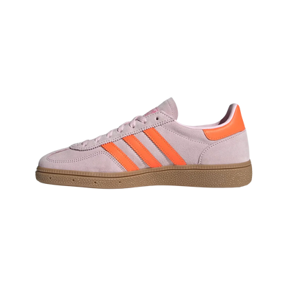 Adidas Spezial Clear Pink – gegenüberliegende Seitenansicht der Retro-Unisex-Sneaker aus Wildleder mit Solar-Orange-Details und Gummisohle