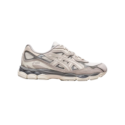 ASICS GEL NYC Cream Oyster Grey – Seitenansicht des Retro-Tech-Sneakers aus Leder mit GEL™-Dämpfung und Gummiaußensohle