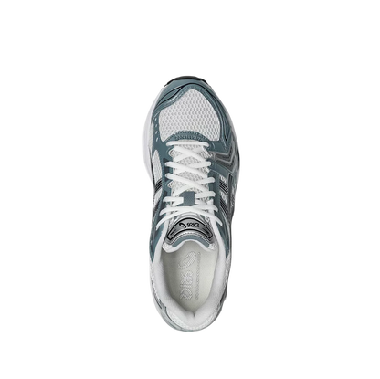 ASICS Kayano 14 White Fjord Grey – Draufsicht des Retro-Tech-Sneakers mit weißen Schnürsenkeln und dynamischer Silhouette