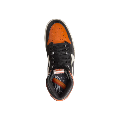 Jordan 1 High OG Shattered Backboard – Oberansicht mit schwarzen Schnürsenkeln, perforierter Toe Box und orangen Starfish-Details.