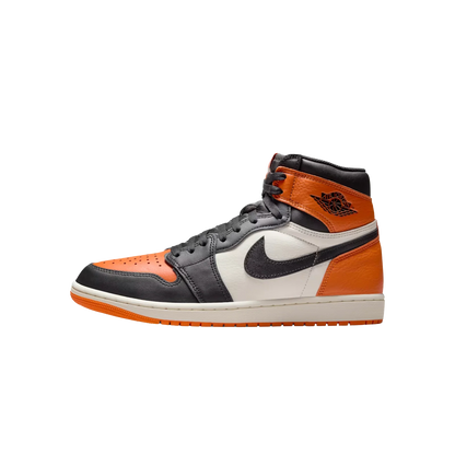 Jordan 1 High OG Shattered Backboard – Innenseite der Retro-Sneaker aus Premiumleder in Weiß, Schwarz und Starfish-Orange.