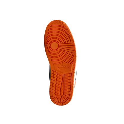 Jordan 1 High OG Shattered Backboard – Außensohle aus rutschfestem Gummi in Starfish-Orange mit klassischem Nike-Kreismuster.