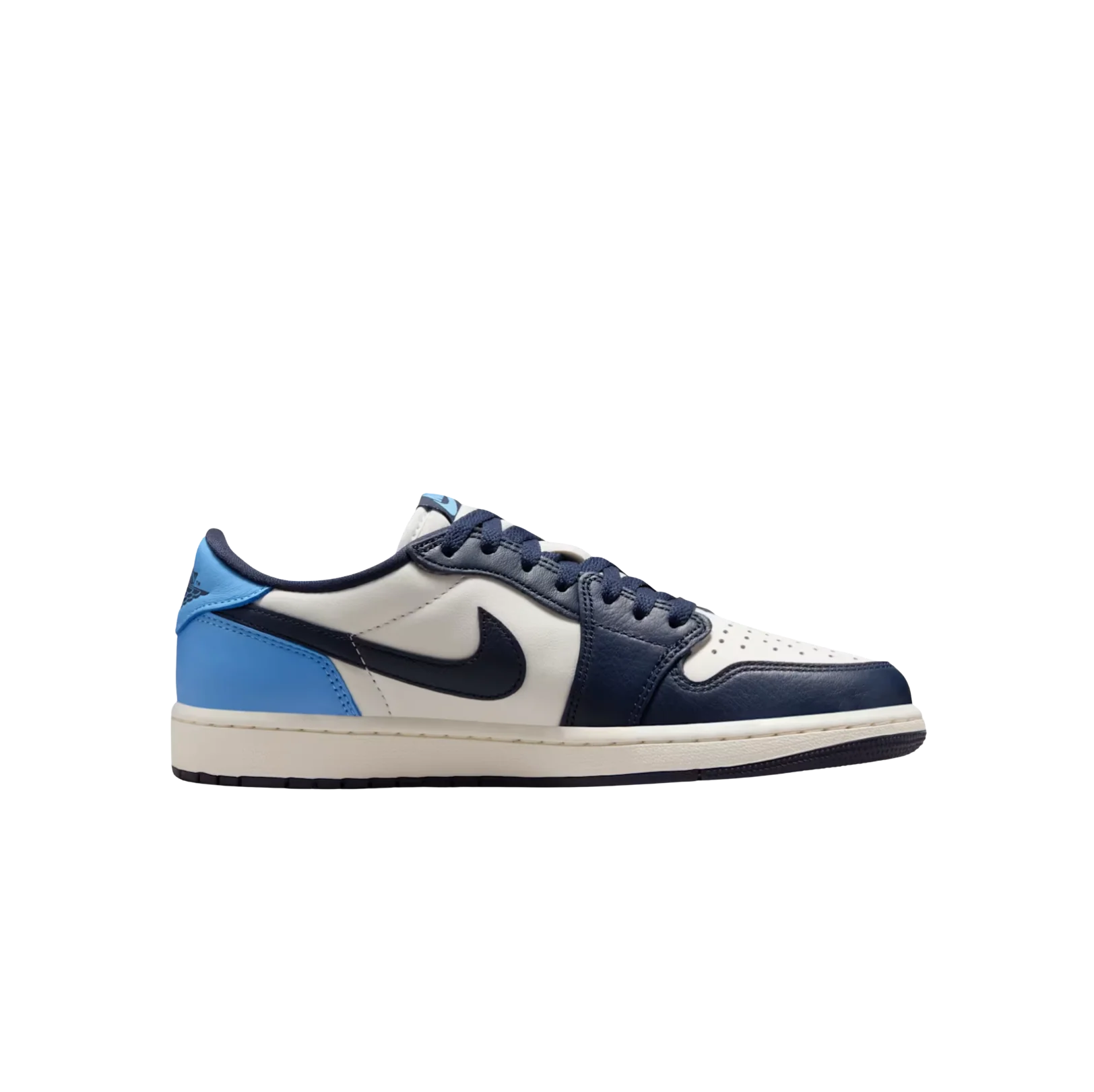 Jordan 1 Low OG Obsidian – Seitenansicht des Retro-Sneakers aus blauem Premium-Leder mit Nike Swoosh, cremefarbener Sohle und Low-Cut-Silhouette