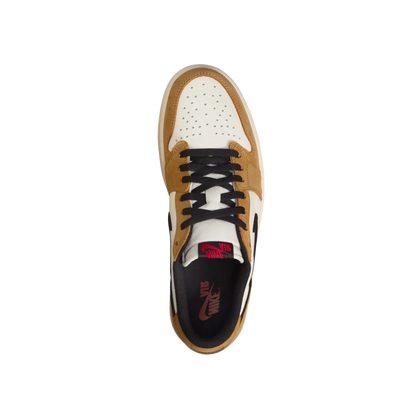 Jordan 1 Low OG Rookie Of The Year – Draufsicht mit perforierter Toebox, schwarzen Schnürsenkeln und Nike Air Branding auf der Zunge