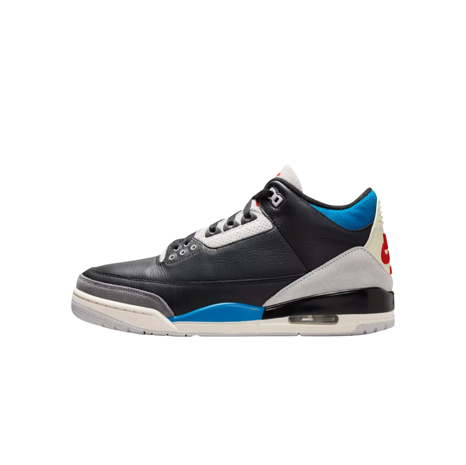 Jordan 3 Retro OG Rare Air – Innenseite des schwarzen Ledersneakers mit grauem Fersenbereich und sichtbarer Air-Einheit