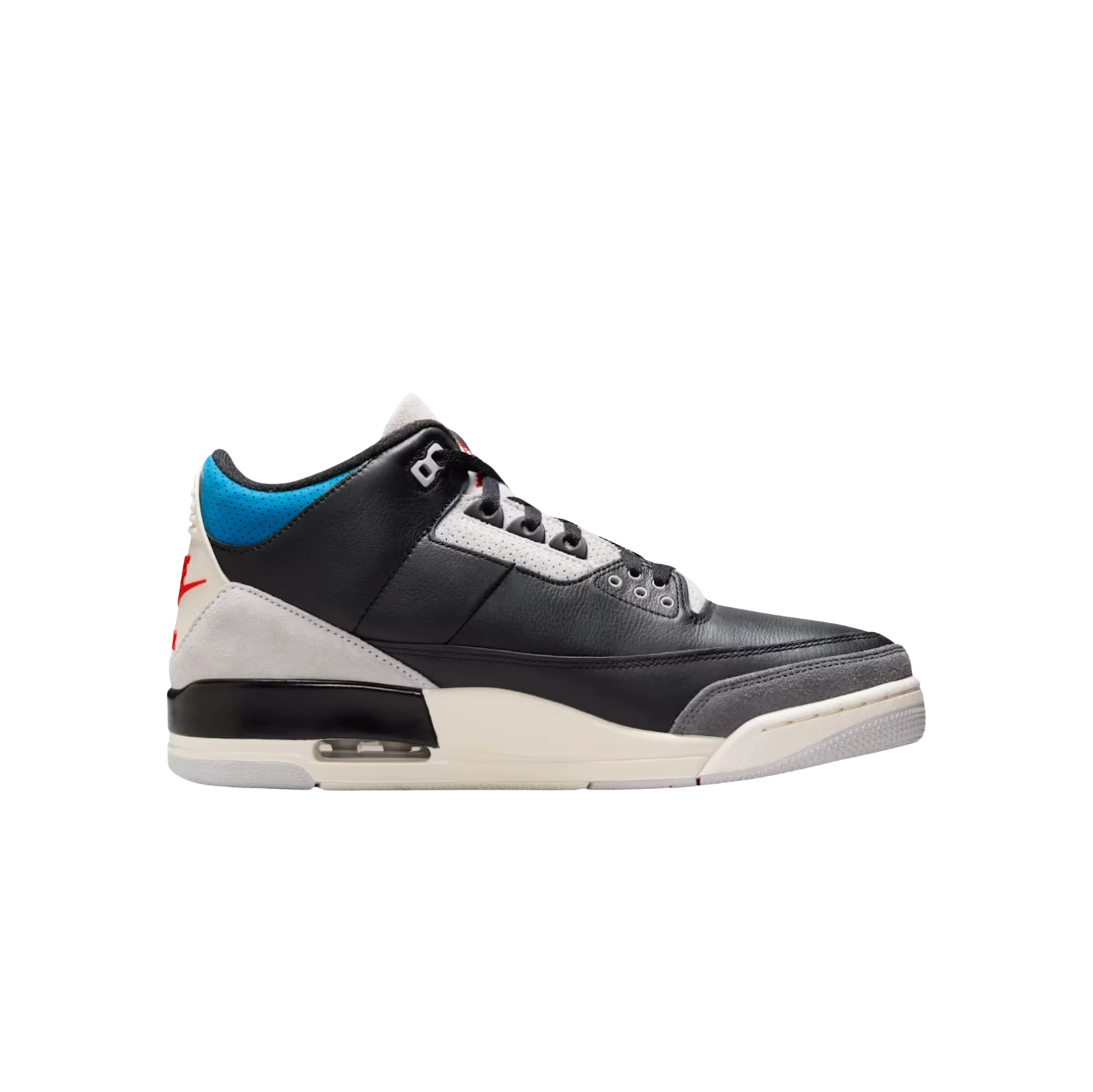 Jordan 3 Retro OG Rare Air – Seitenansicht des schwarzen Ledersneakers mit Elephant Print und sichtbarer Air-Einheit