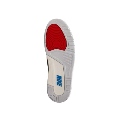 Jordan 3 Retro OG Rare Air – Sohlenansicht mit blauem Nike-Logo und griffiger Gummisohle