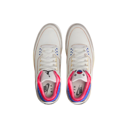 Jordan 3 Retro Seoul 2.0 – Oberansicht beider Schuhe mit Jumpman-Logo rechts und koreanischer Flagge links auf den Zungen