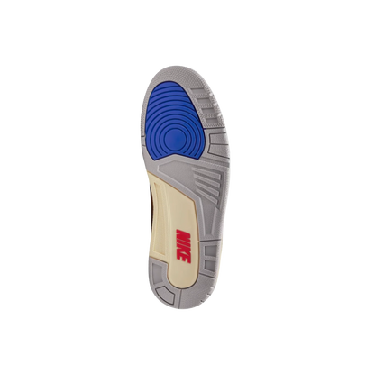Jordan 3 Retro Seoul 2.0 – Sohlenansicht mit rotem Nike-Logo, grauen Gummidetails und blauen Grip-Zonen