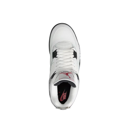 ordan 4 OG White Cement – Oberansicht mit weißer Schnürung, rotem Jumpman auf der Zunge und schwarzer Innenpolsterung