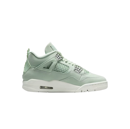 Jordan 4 Retro Seafoam – Seitenansicht aus beschichtetem Leder mit AJ4-Cage und weißer Gummisohle